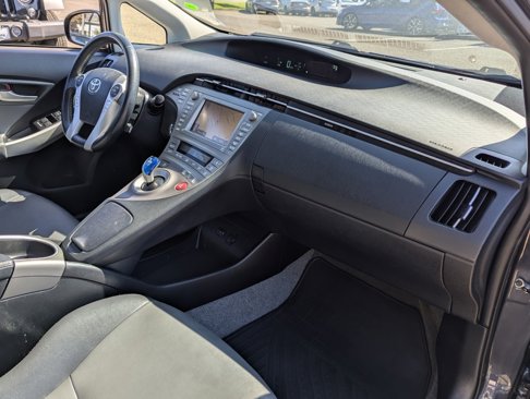 Used 2014 Toyota Prius Five image 33