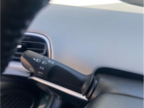Used 2019 Toyota Prius Limited image 18