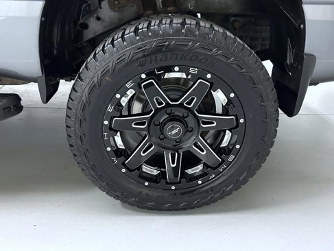 Used 2017 Nissan Titan SV image 22