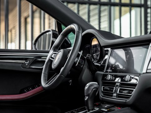 Certified 2023 Porsche Macan image 45