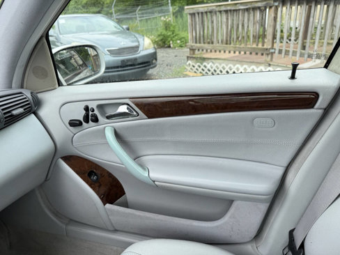 Used 2002 Mercedes-Benz C 320 Sedan image 22