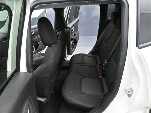 Used 2016 Jeep Renegade Latitude w/ Cold Weather Group image 29