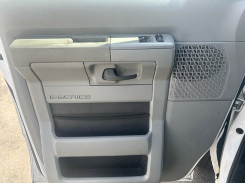 Used 2014 Ford E-150 and Econoline 150 w/ Power Group image 7