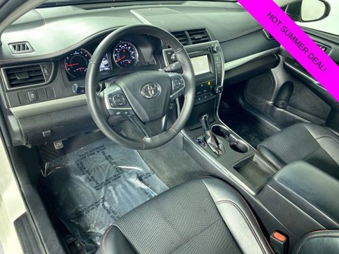 Used 2017 Toyota Camry SE image 5