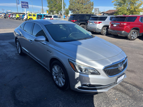Used 2018 Buick LaCrosse Essence image 4