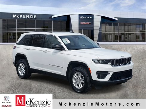 Used 2023 Jeep Grand Cherokee Laredo image 1
