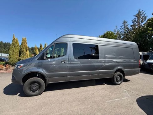 Used 2025 Mercedes-Benz Sprinter 2500 image 1