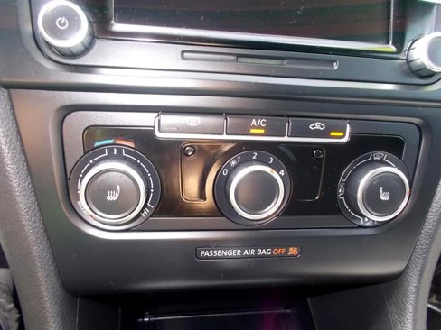 Used 2013 Volkswagen Golf TDI image 24