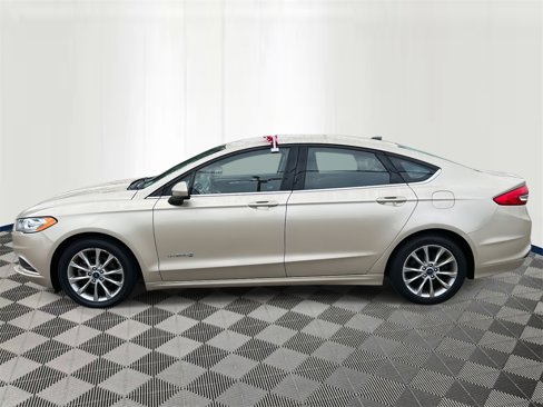 Used 2017 Ford Fusion SE image 2