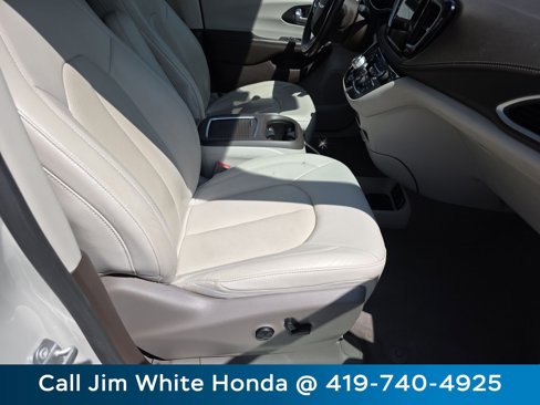 Used 2021 Chrysler Pacifica Touring-L w/ Premium & Safety Sphere Group image 25