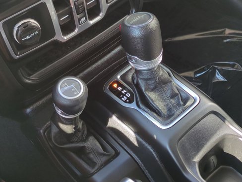 Used 2023 Jeep Gladiator Sport image 23
