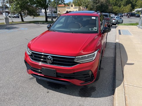 Used 2024 Volkswagen Tiguan SE R-Line image 46