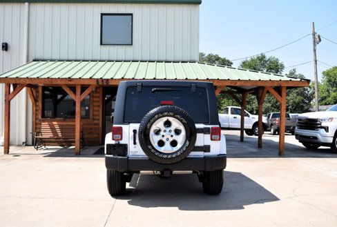 Used 2015 Jeep Wrangler Unlimited Sahara w/ Connectivity Group image 6