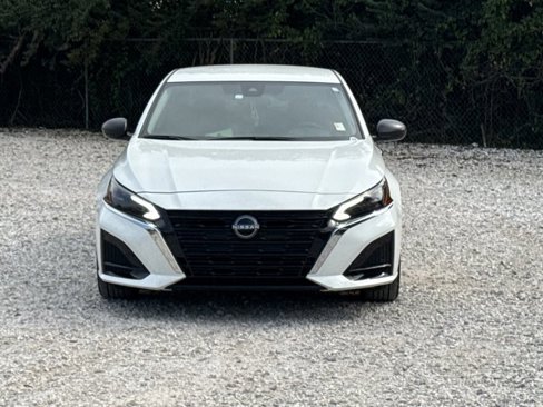 Used 2024 Nissan Altima 2.5 S image 2