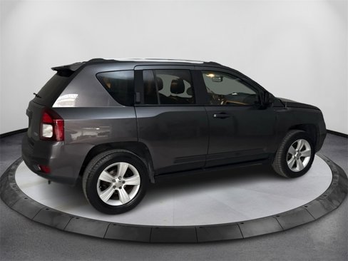 Used 2016 Jeep Compass Latitude image 5