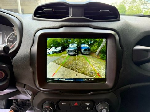 Used 2023 Jeep Renegade Latitude image 7