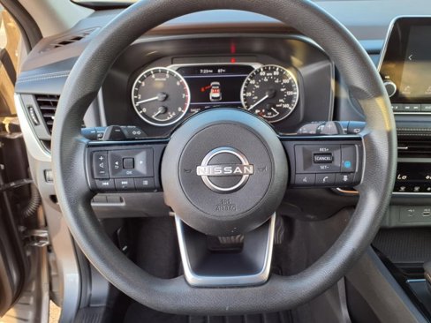 Used 2023 Nissan Rogue SV image 14