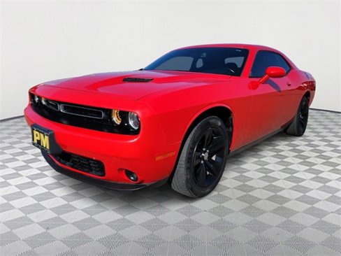 Used 2020 Dodge Challenger SXT image 3