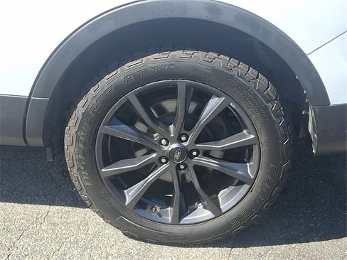 Used 2019 Ford Explorer XLT w/ Equipment Group 202A image 8