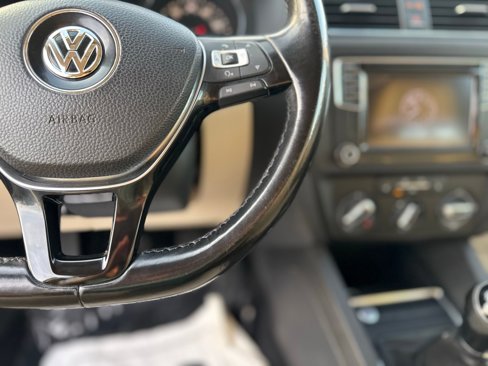 Used 2017 Volkswagen Jetta SE image 21