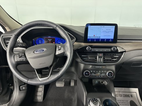 Used 2020 Ford Escape Titanium image 3