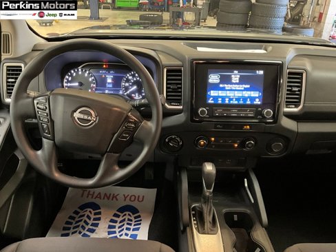Used 2023 Nissan Frontier SV image 7