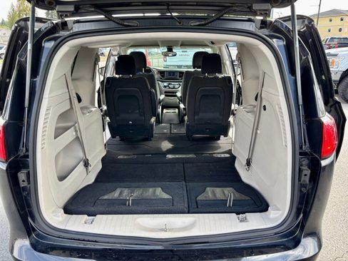 Used 2017 Chrysler Pacifica LX image 16
