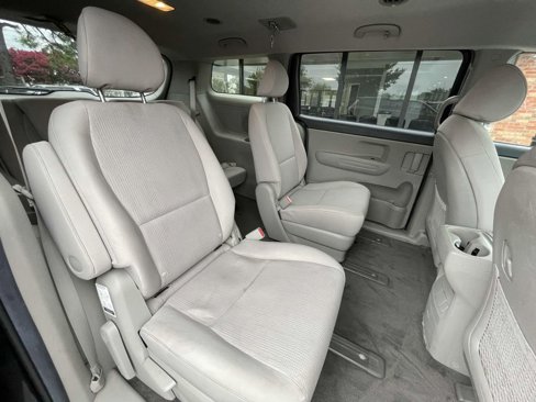 Used 2021 Kia Sedona LX image 18