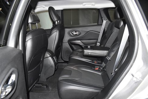 Used 2019 Jeep Cherokee Limited image 32