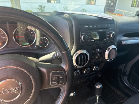 Used 2015 Jeep Wrangler Unlimited Sahara w/ Connectivity Group image 14