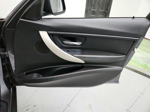Used 2017 BMW 320i Sedan image 26