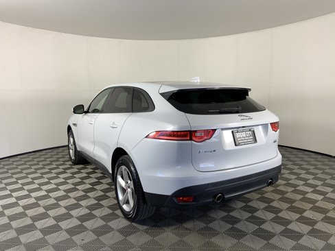 Used 2017 Jaguar F-PACE Premium image 7