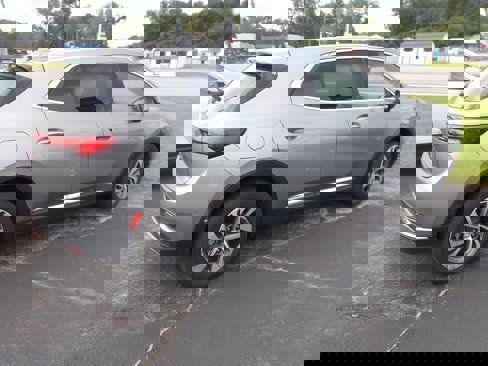Used 2023 Buick Envision Essence image 2