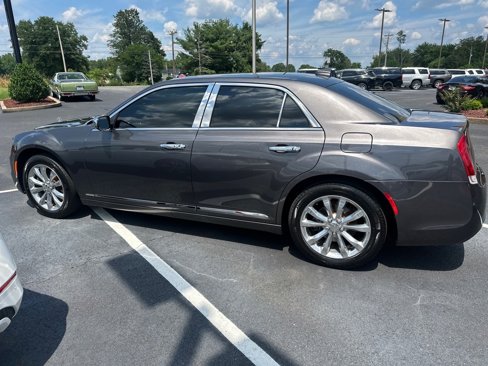Used 2018 Chrysler 300 Touring L image 5
