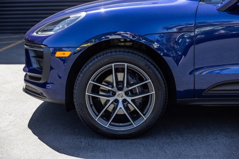 Certified 2025 Porsche Macan image 11