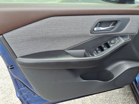 Used 2022 Nissan Rogue SV image 17