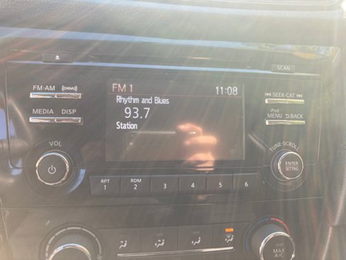Used 2017 Nissan Rogue S image 23