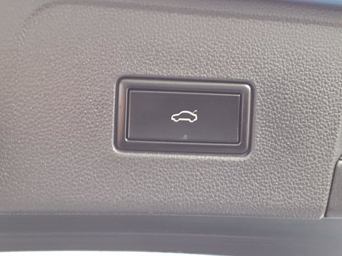 Used 2019 Volkswagen Atlas SEL Premium image 24