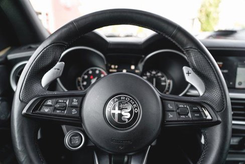 Used 2022 Alfa Romeo Stelvio Veloce image 22