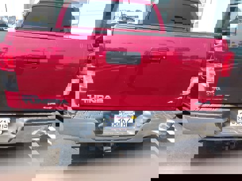 Used 2011 Toyota Tundra 4x4 CrewMax image 8