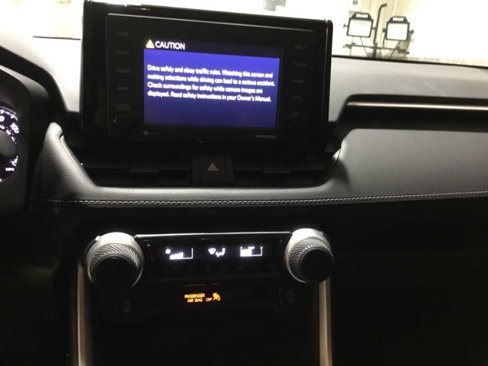 Used 2021 Toyota RAV4 LE image 34