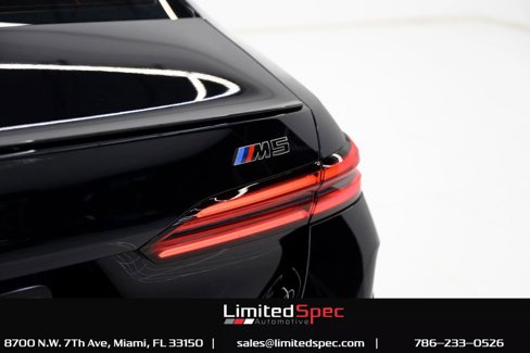 Used 2025 BMW M5 image 27
