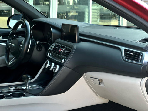 Used 2022 Genesis G70 2.0T image 13