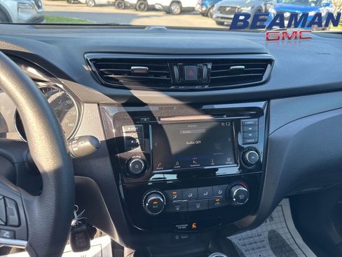 Used 2021 Nissan Rogue Sport S image 16