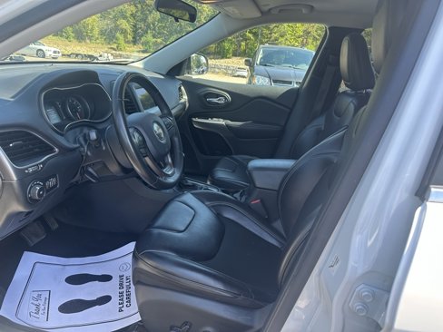 Used 2020 Jeep Cherokee Latitude Plus image 10