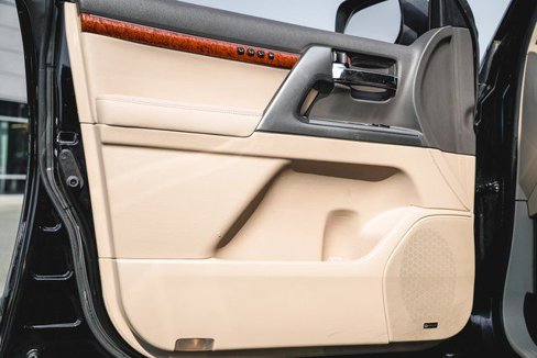 Used 2013 Toyota Land Cruiser image 12