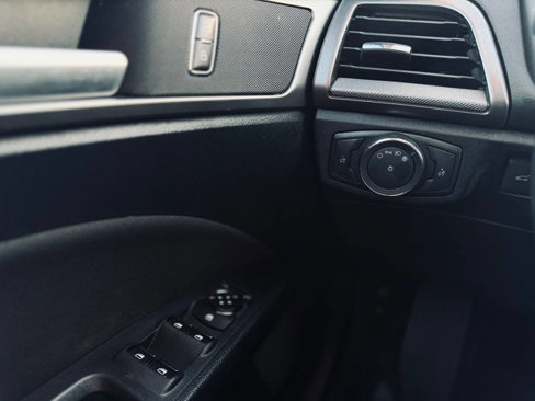 Used 2018 Ford Fusion SE w/ Fusion SE Technology Package image 20