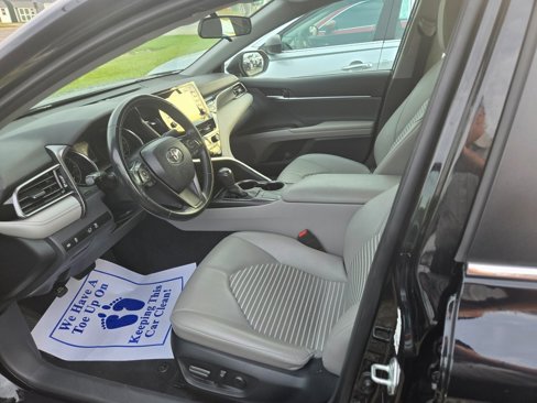 Used 2023 Toyota Camry SE image 6