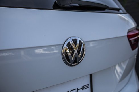 Used 2018 Volkswagen Tiguan SEL Premium w/ R-Line Package image 23