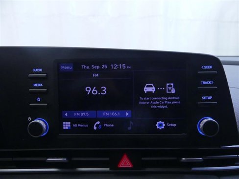 Used 2021 Hyundai Elantra SE image 12